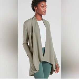 Green Athleta PRANAYAMA RESTORE WRAP